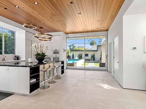 5th image of 730 San Vicente Blvd