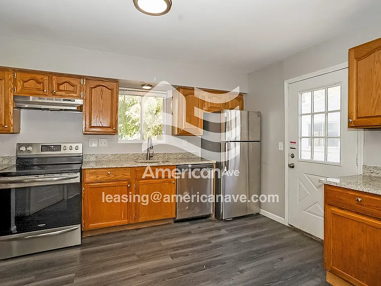 941007_005_kitchen_6.jpg