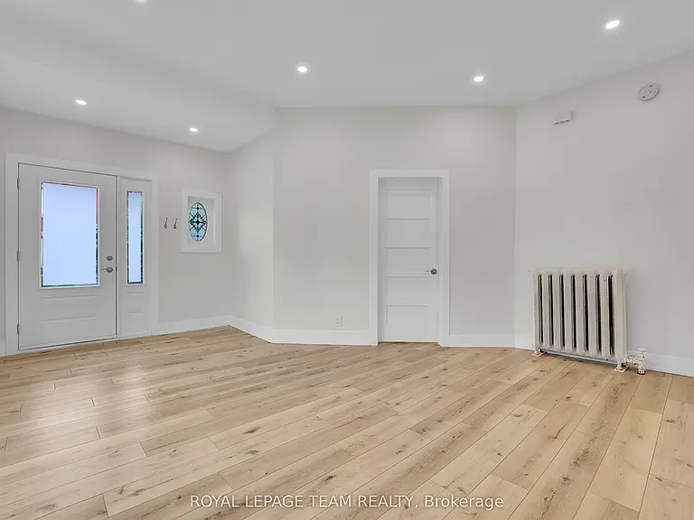 531 McLeod St #A — Photo 11