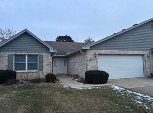 122 Old Carriage Dr #122, Englewood, OH 45322