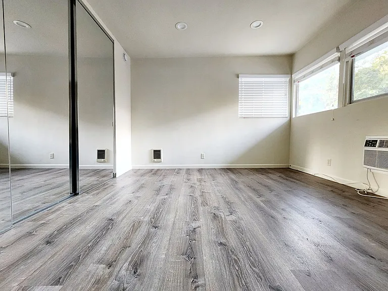 542 Glenrock Ave — Photo 5