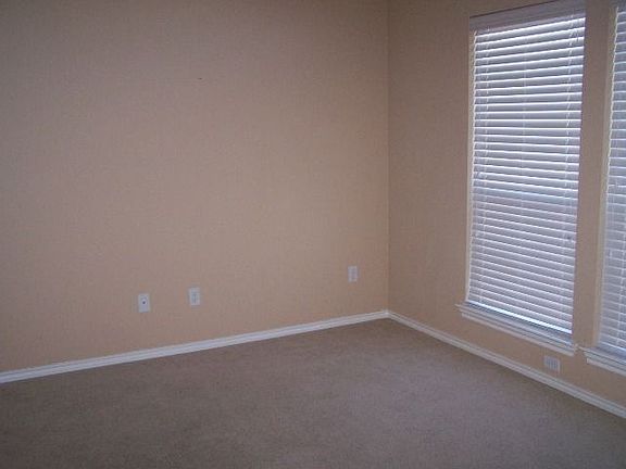 3rd image of 1803 Yarmouth Ln