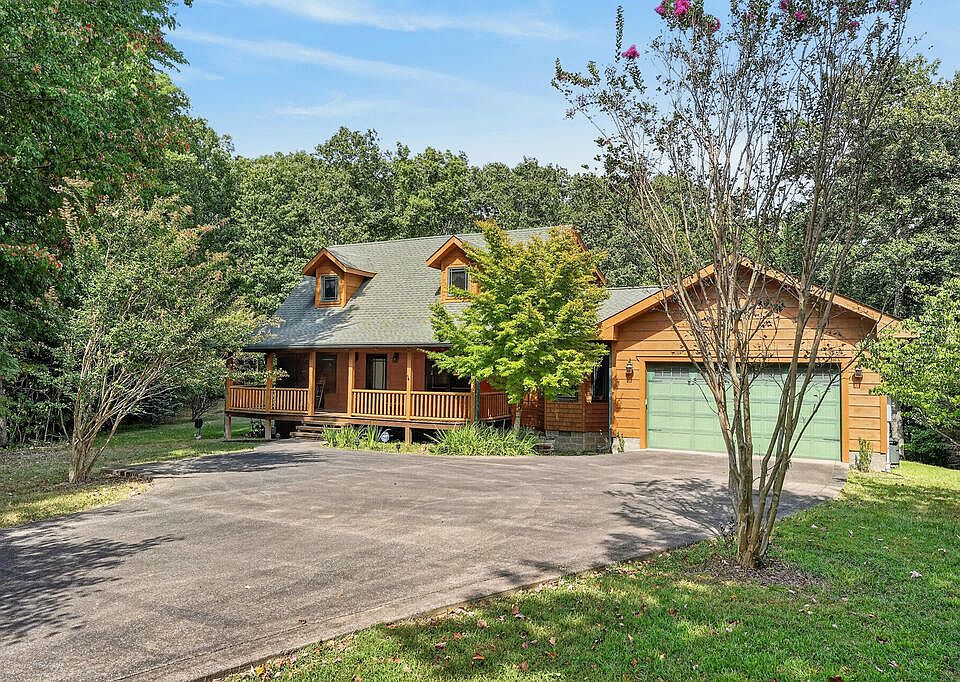 1st image of 303 Oesterman Dr