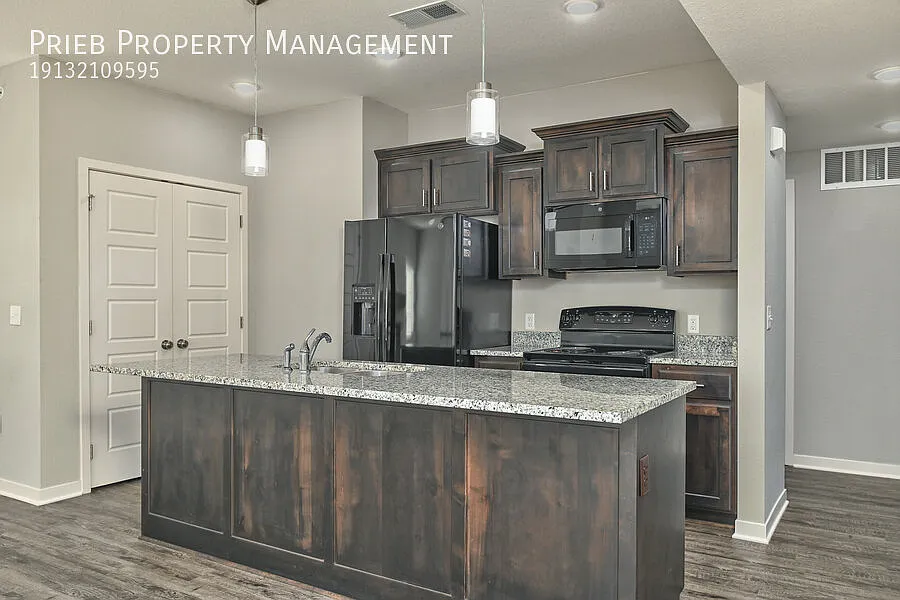 Parkview Apartments - Available November 20th — Photo 2