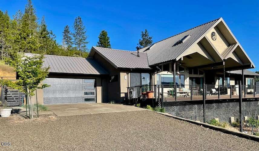 1st image of 693 Ironwood Dr