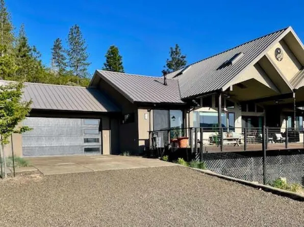 693 Ironwood Dr, Eagle Point, OR 97524