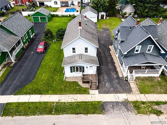 3rd image of 570 Broad St