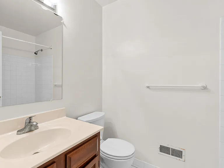 Upper Hallway Full Bathroom
