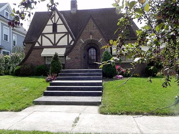 2nd image of 215 E 3rd St