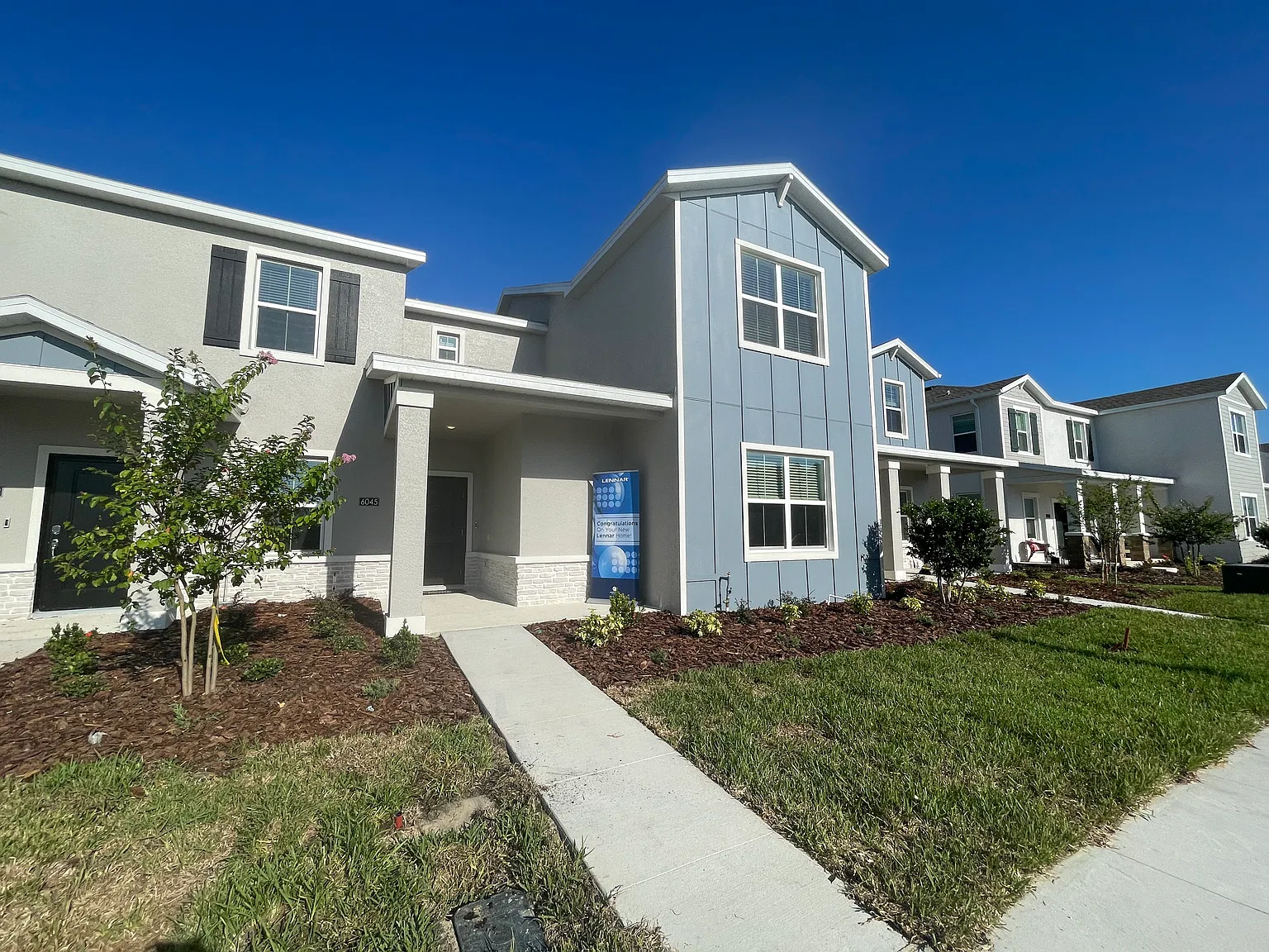 4 bed, 2.5 bath, 2000 sqft, $2,400 — Photo 2