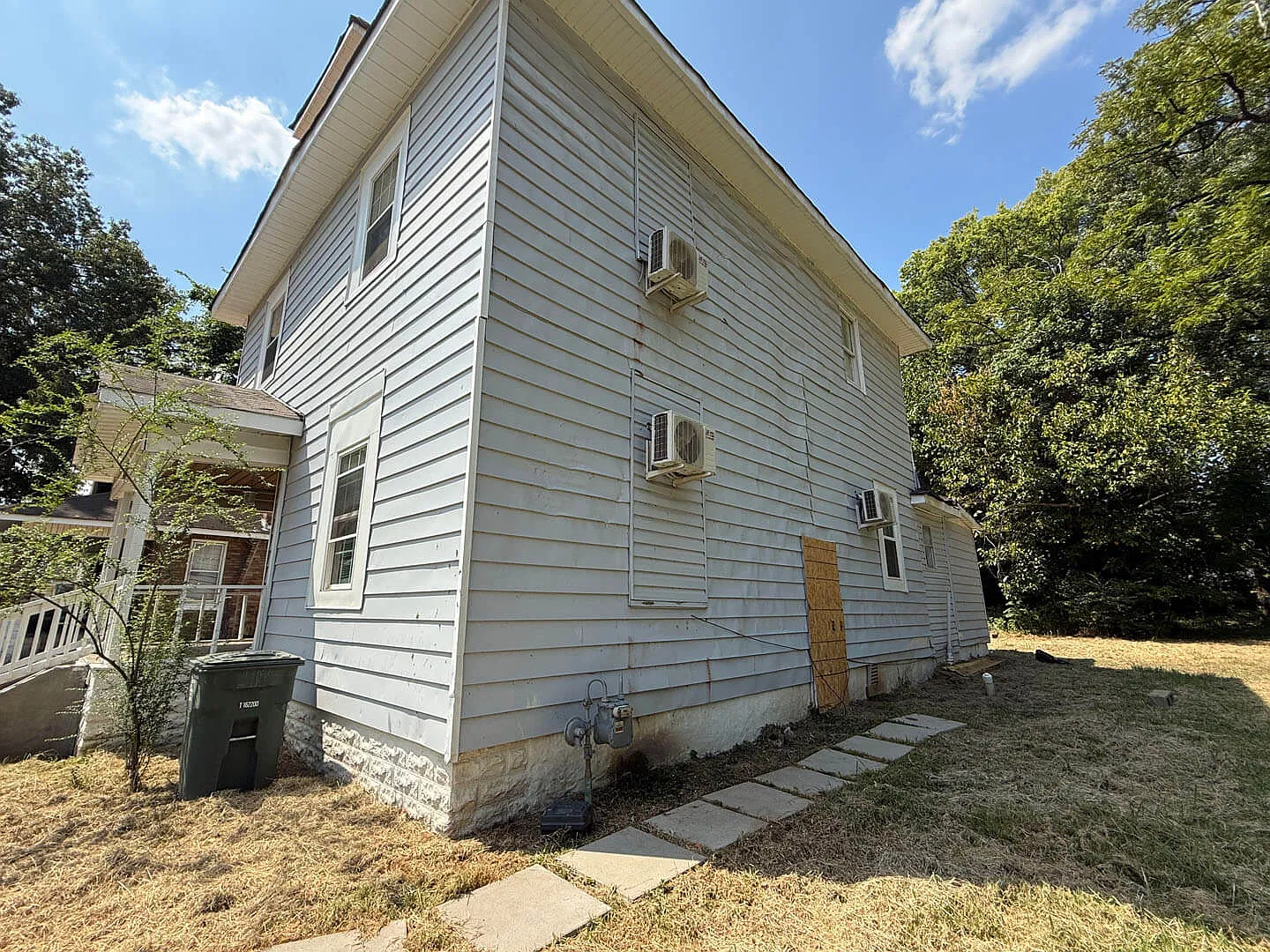 7 bed, 2315 sqft, $600 — Photo 1