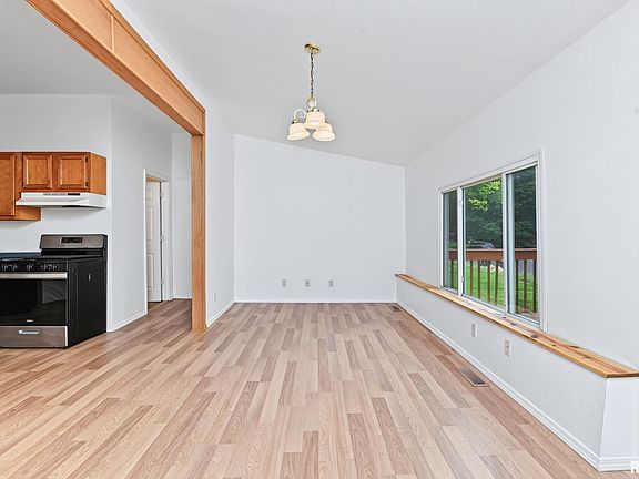 3rd image of 1215 Caroline St
