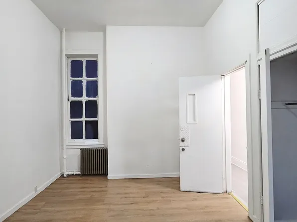 54-12 Flushing Avenue image 3 of 6