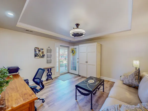 7950 Stovall Ct, Louisville, KY 40228