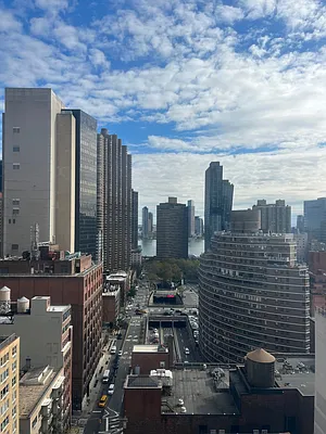 Rented by Maidman Realty Group LL | media 9