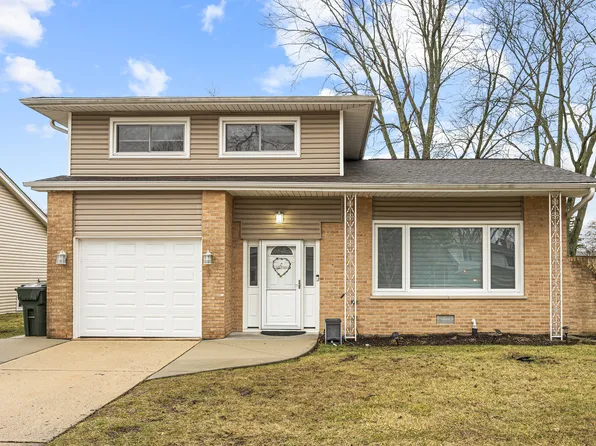 1811 Azalea Ln, Mount Prospect, IL 60056