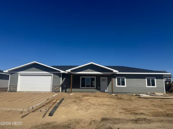 1712 Grant Dr, Watertown, SD 57201