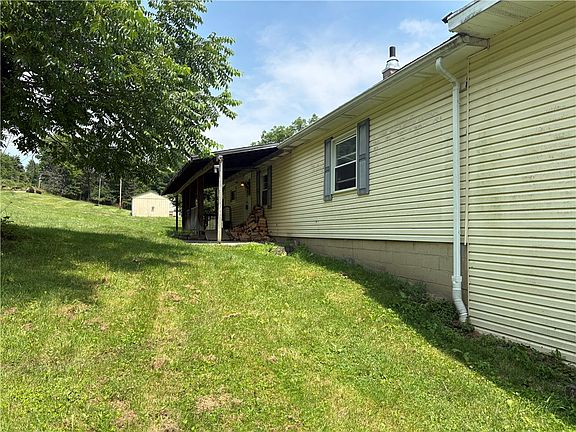 3rd image of 521 Aspen Rd
