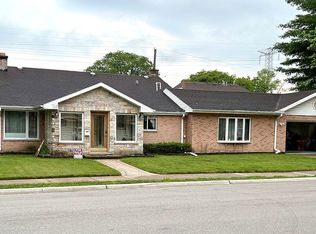 5807 Capri Ln, Morton Grove, IL 60053