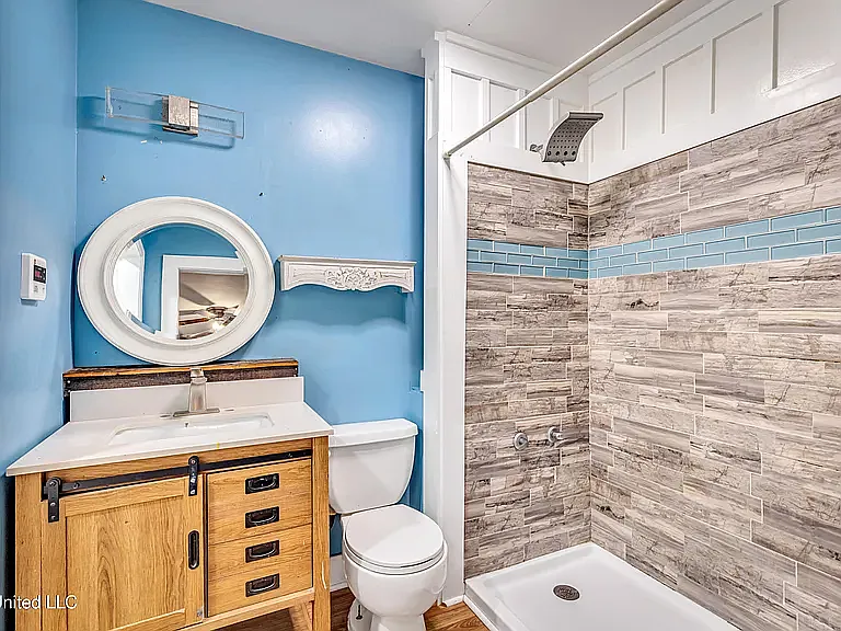 126 Lafayette Cir — Photo 11