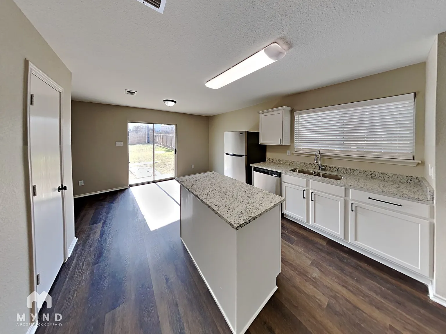 3 bed, 2.5 bath, 1644 sqft, $1,695 — Photo 4