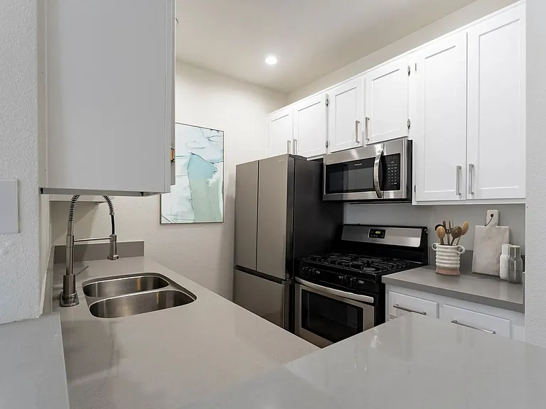 Sierra Fountain Apartments — Photo 13