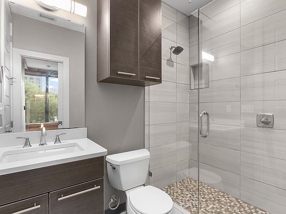 4th image of 901 9th St #C