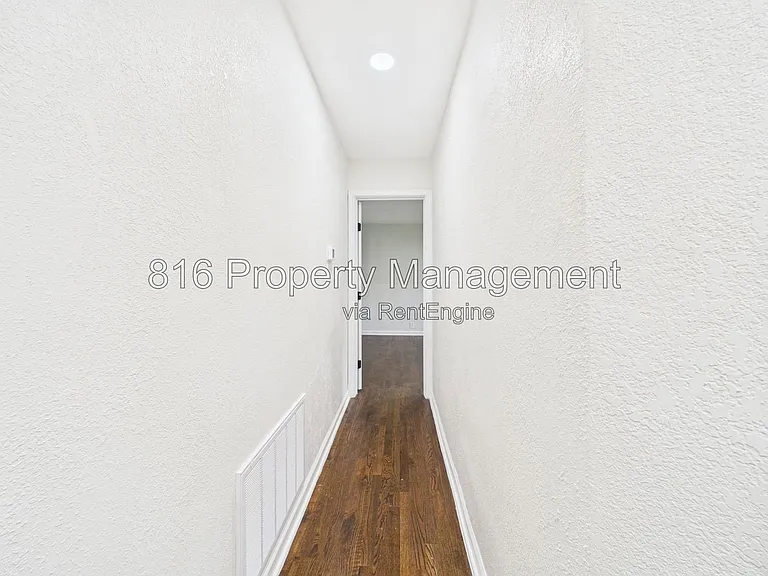 8404 E 47th Ter — Photo 12