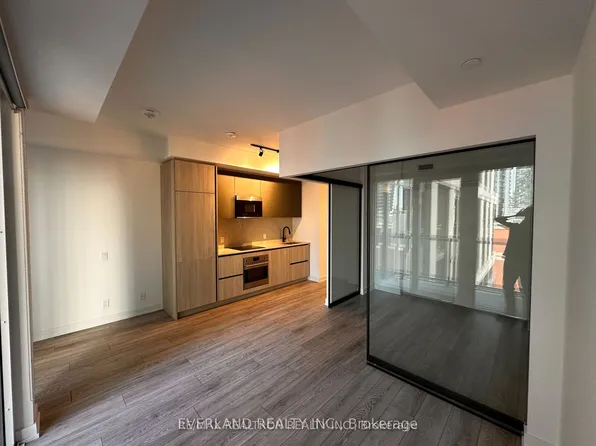108 Peter St Suite 1710, Toronto, ON M5V 0W2