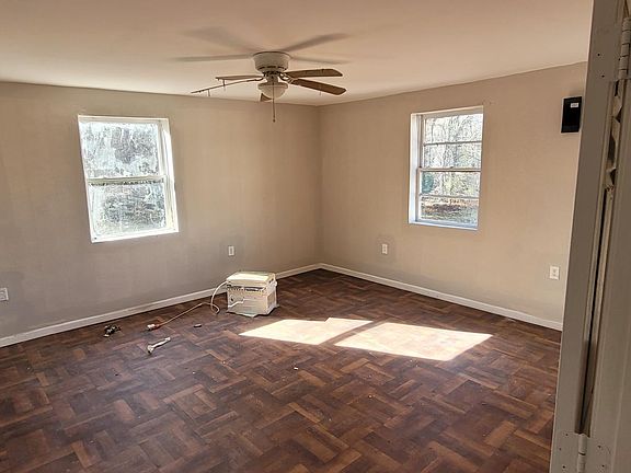 Huge master bedroom with 2 closets and bathroom. Approx. 18 x 18 sized room!