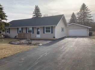 W10657 Spurr Rd, New London, WI 54961