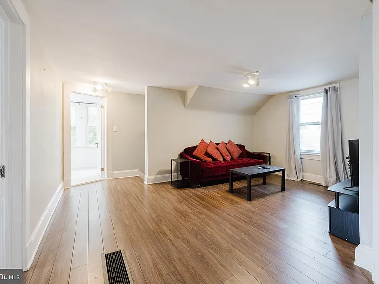 34 E Burke Ave — Photo 3