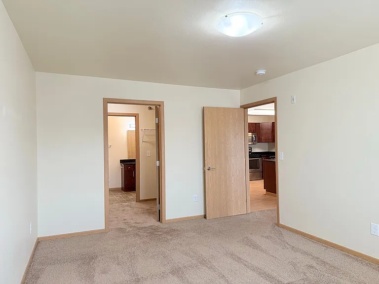 West Lake III Apartments — Photo 11
