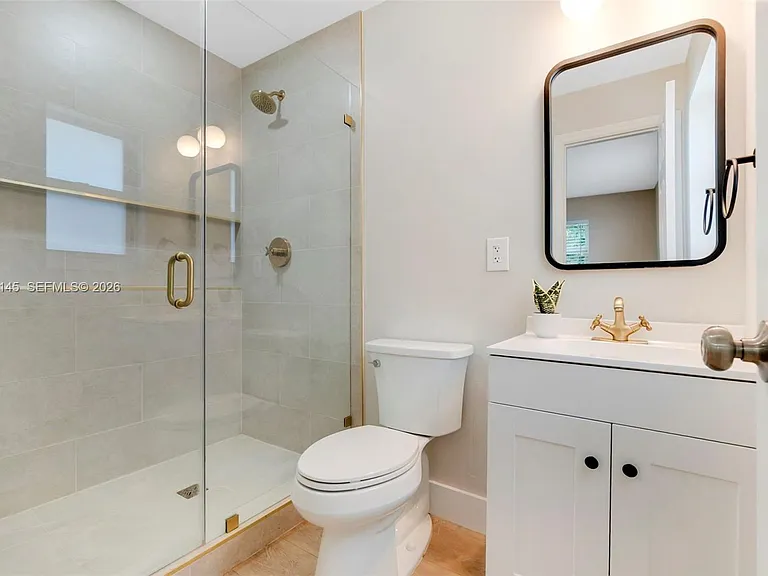 702 NW 18th St #1-2 — Photo 11