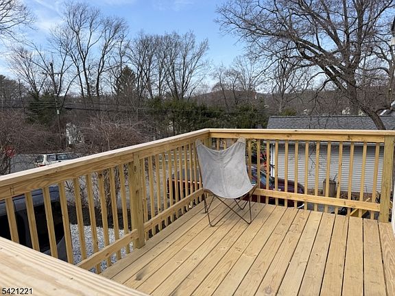 4th image of 29 Oak Tree Ln