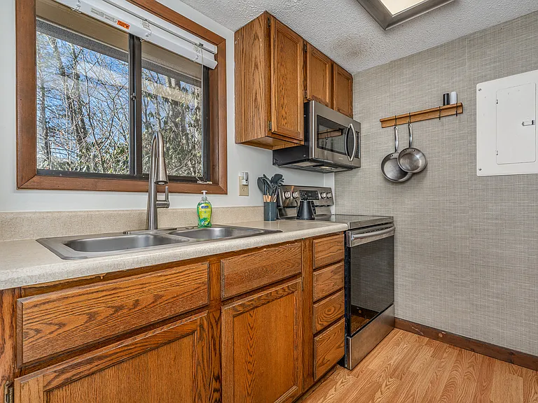 40 Spruce Ct #B — Photo 13