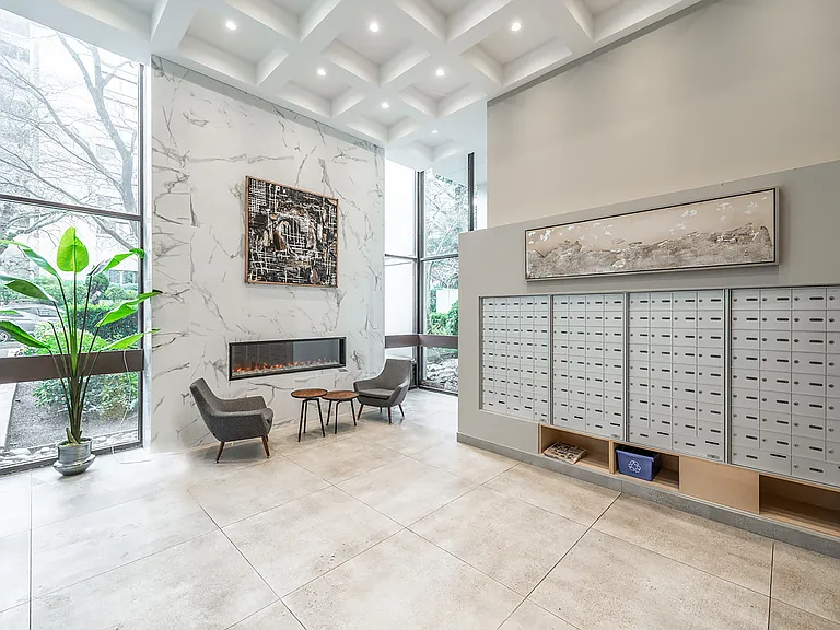 1005 Jervis St — Photo 15
