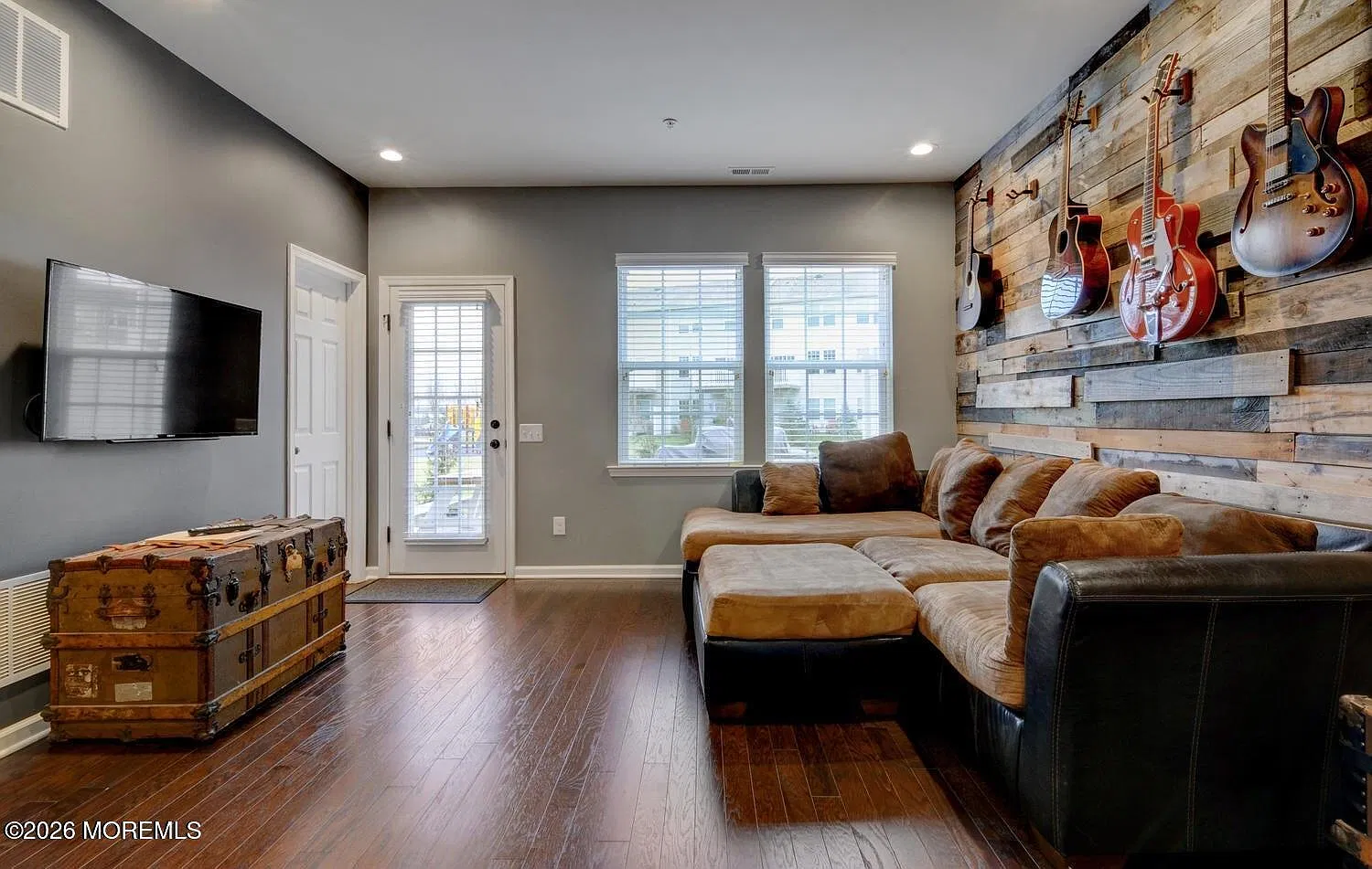3 bed, 2.5 bath, 2070 sqft, $4,500 — Photo 4