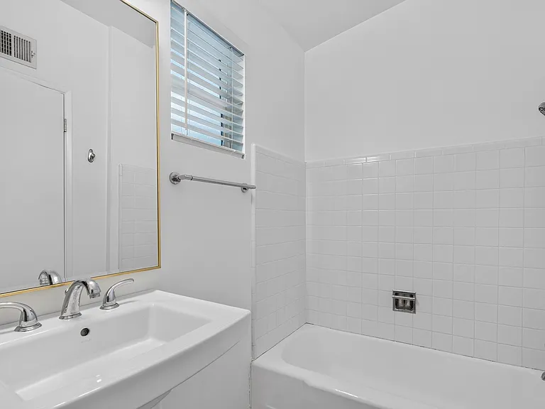 4720 N Miller Rd — Photo 19