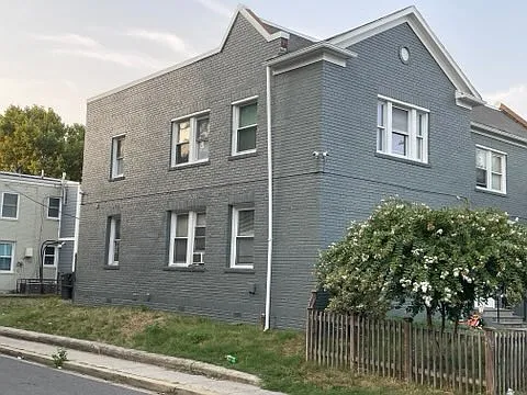 1600 E St NE #4 — Photo 4