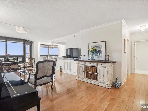 800 Palisade Ave APT 709, Fort Lee, NJ 07024