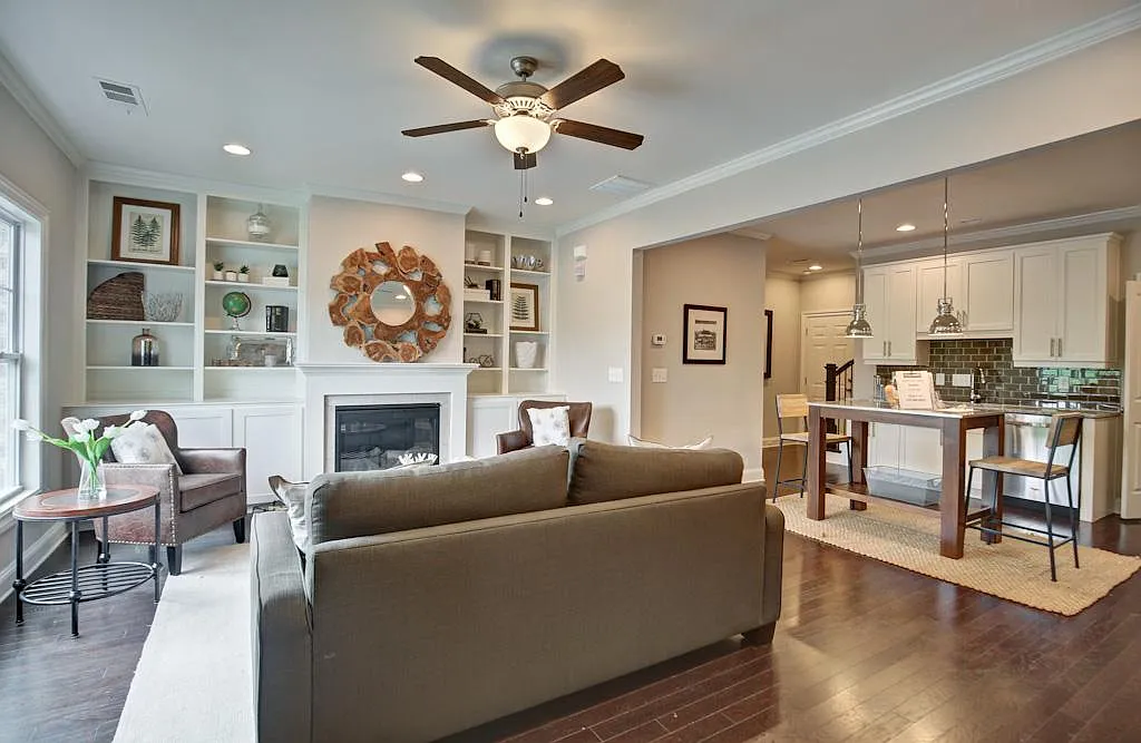 914 Westmoreland Cir NW — Photo 3