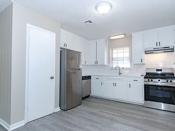 5th image of 6137 Gladstone Dr
