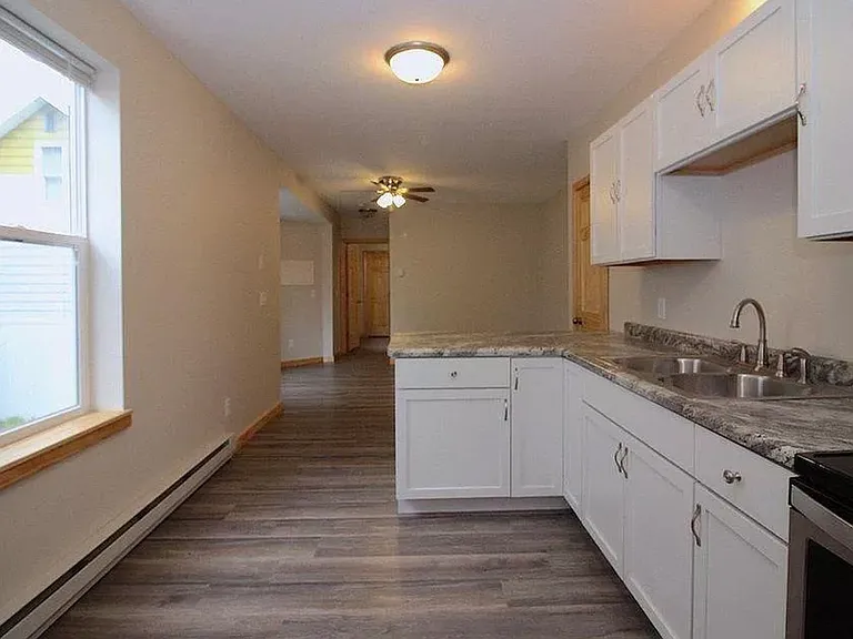 116 Van Brunt St — Photo 1