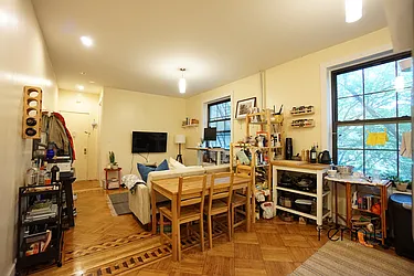 Rented by Rennit Inc.