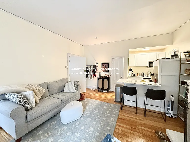 337 Beacon St #9 — Photo 4