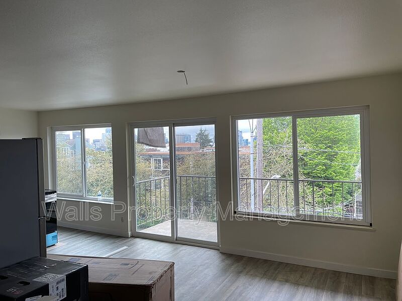 1st image of 1310 E Thomas St #205