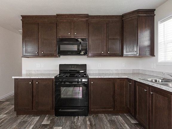 5th image of 900 W Columbia St #317