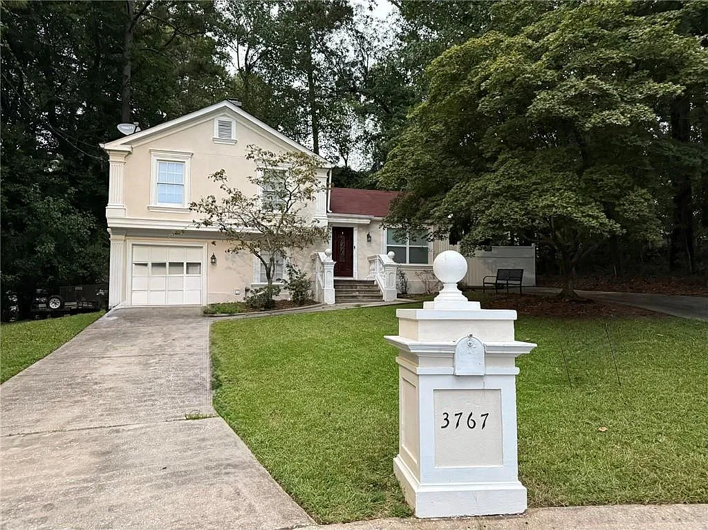 3 bed, 2.0 bath, 1344 sqft, $2,100 — Photo 1
