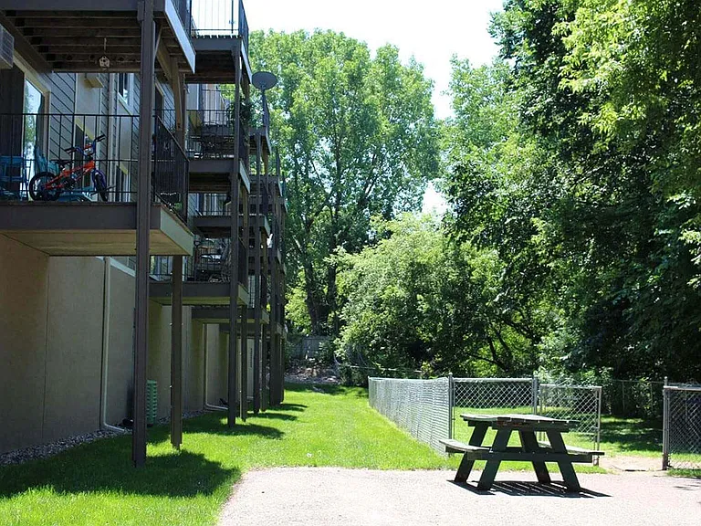 Terra Pointe Apartments — Photo 11